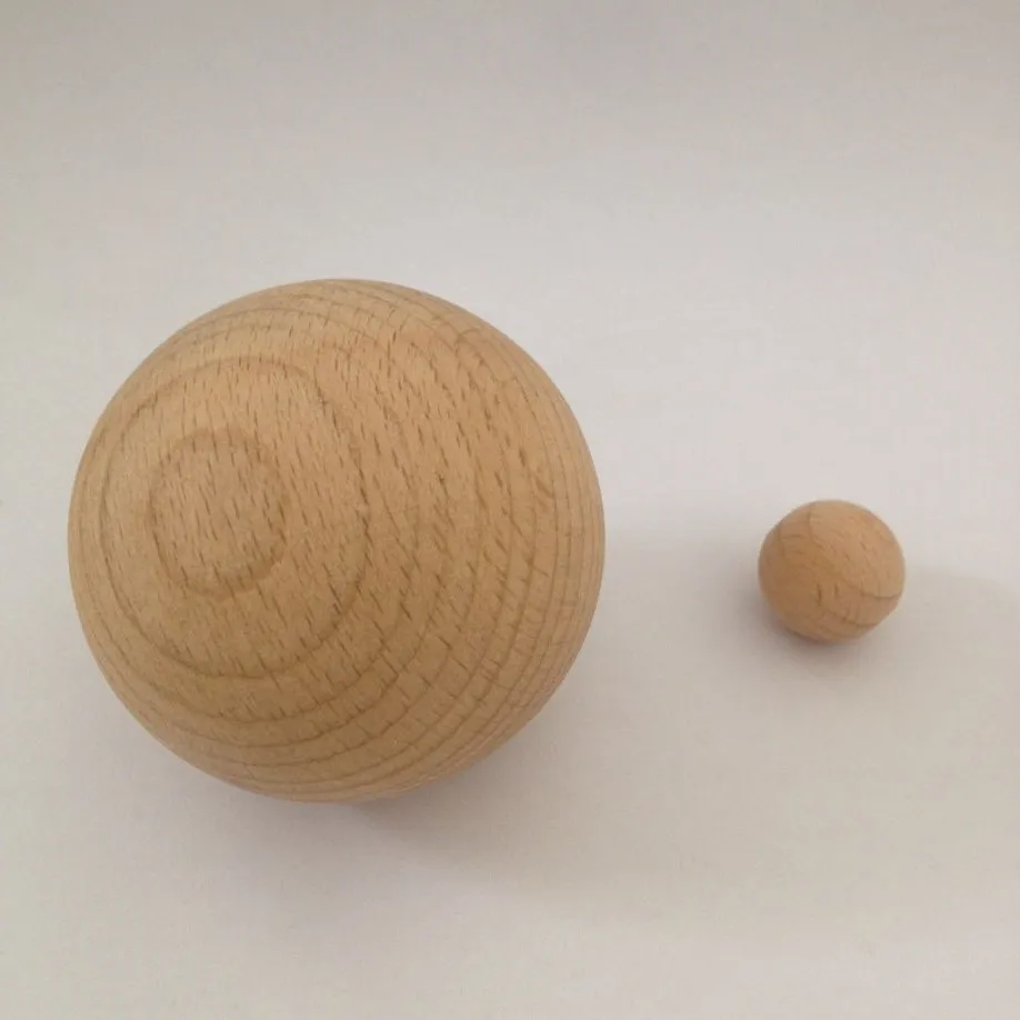 Из деревянных шаров. Деревянный шарик. Круглый деревянный шар. Шарики 60мм деревянные. Шар деревянный цельный.