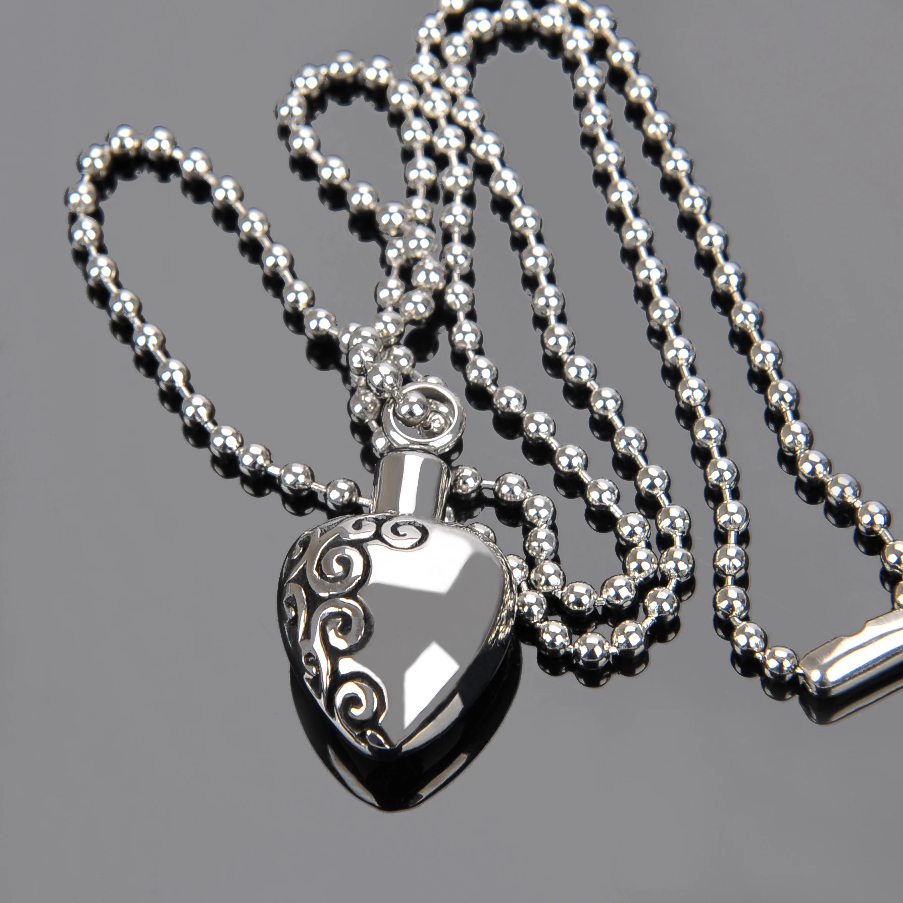 China Wholesale Stainless Steel Jewelry Cremation Pendant Ashes Urn