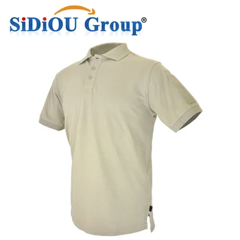 camisa blanca con cuello azul