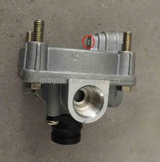 Japanese Truck Spare Part Brake Relay Valve Assy Heaavin Duty Truck