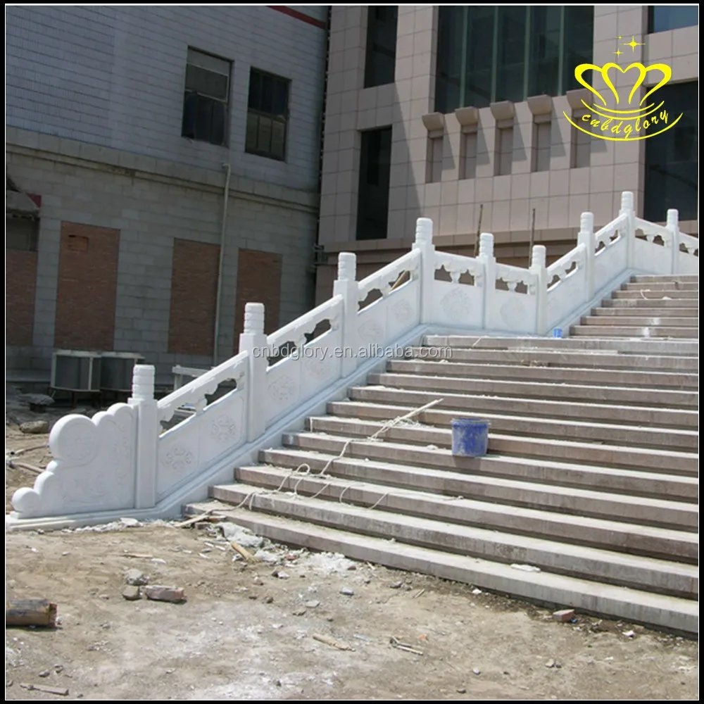 De wit marmeren steen reling hek balkon pijlers balustrades en ...