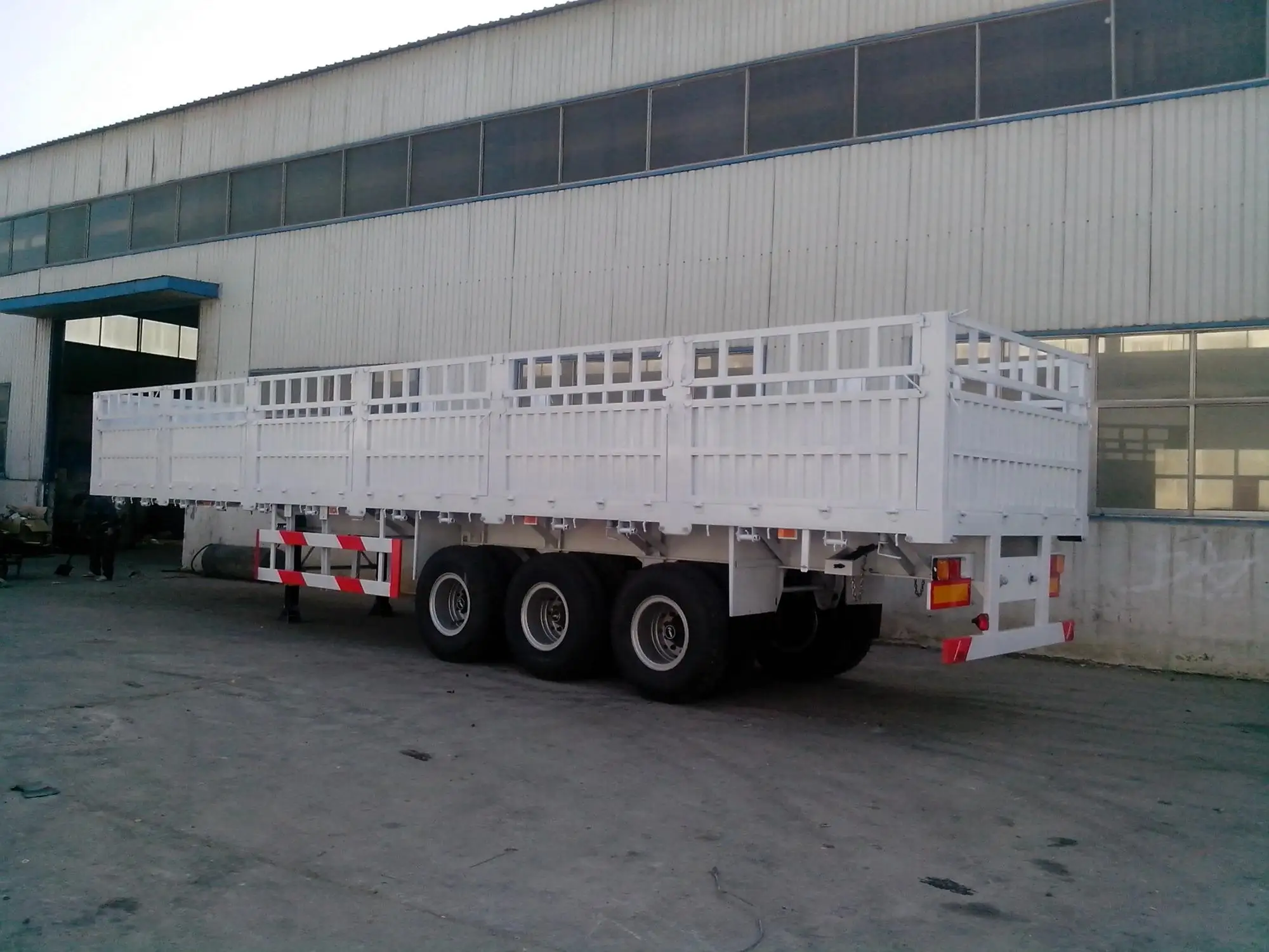 80+40 cargo semi trailer.jpg