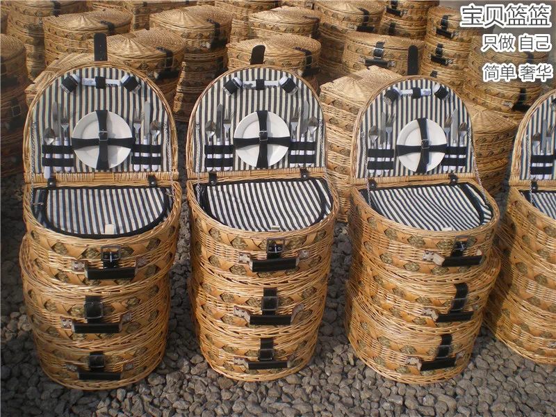 4 Person Wicker Picnic Basket Deluxe Woven Willow Vintage