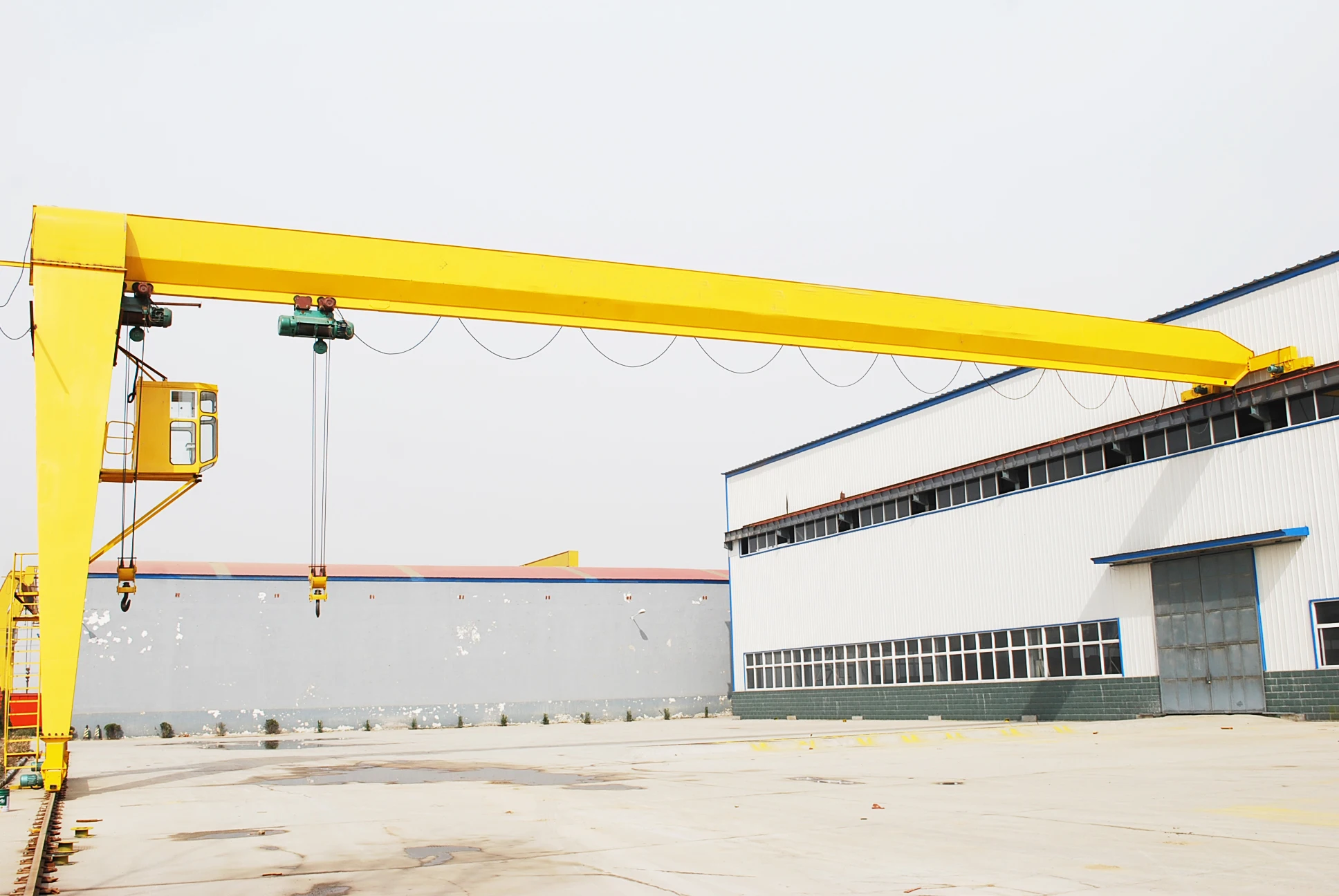 semi gantry crane.jpg