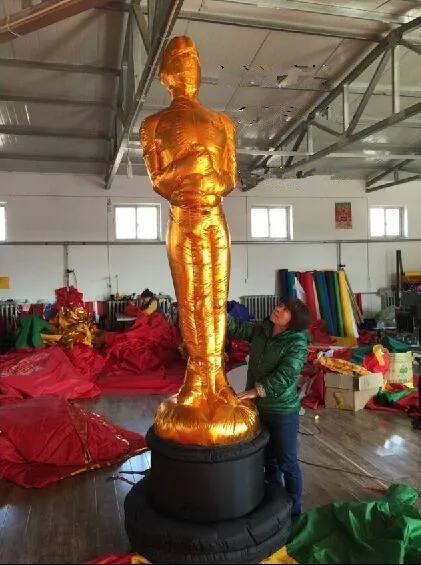 The Oscar statuette (2)