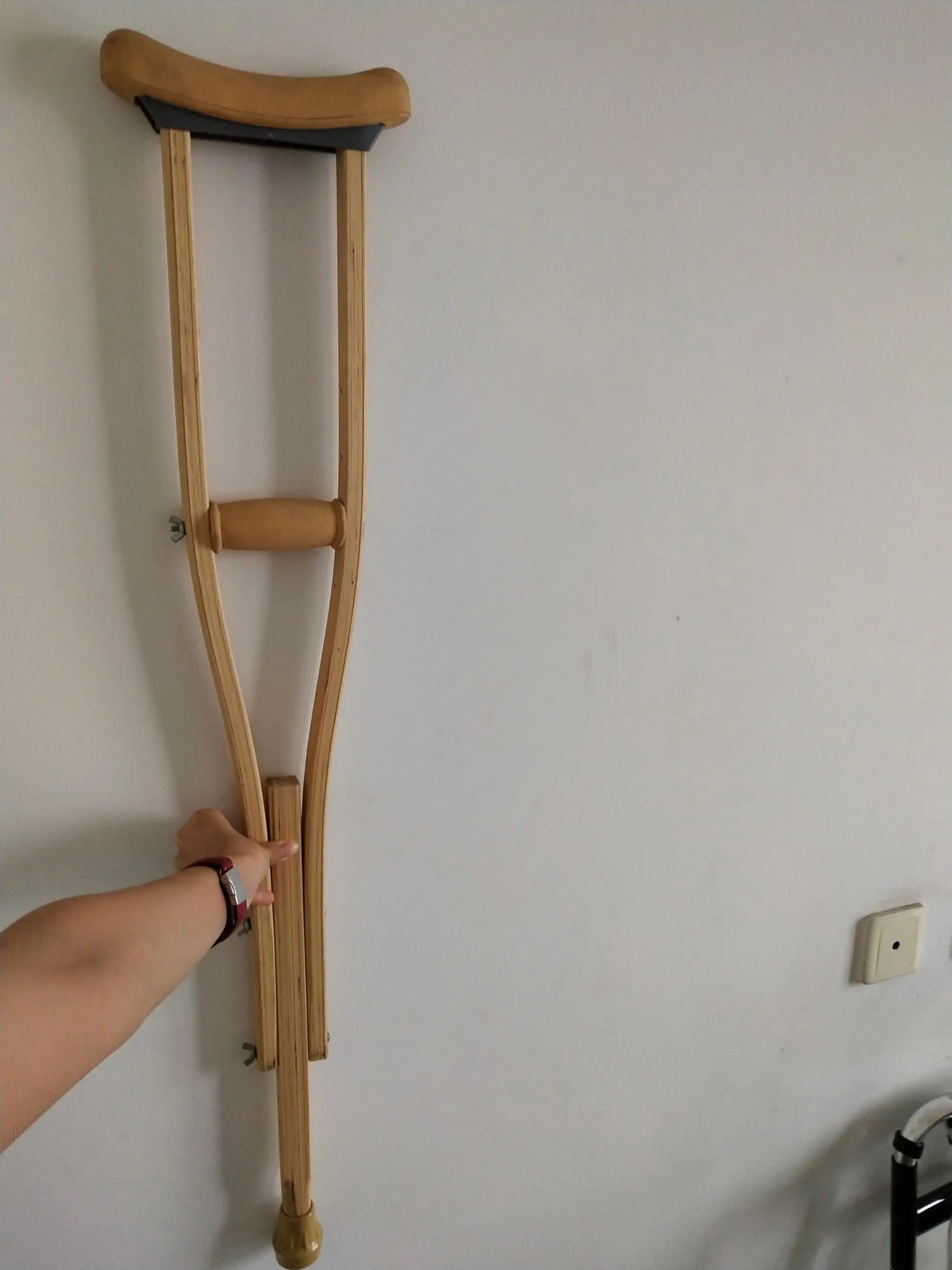 Adjustable Hot Sale Cheapest Light Weight Wooden Axillary Crutches