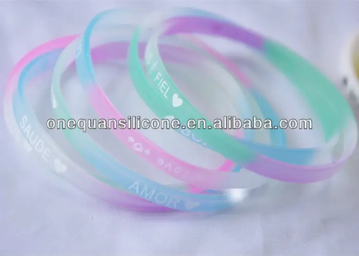 glow in the dark bracelet 03.jpg