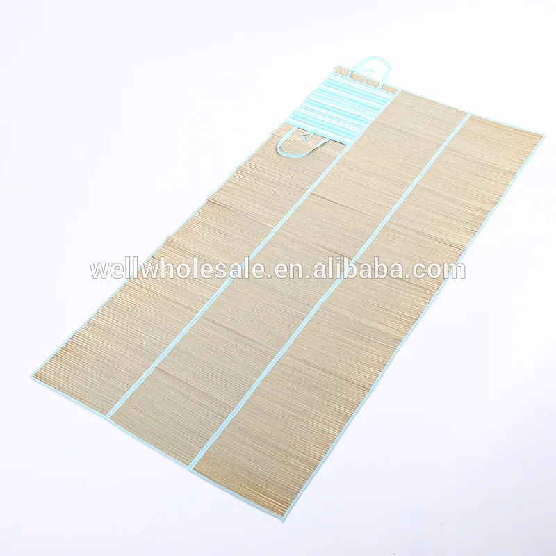 Foldable Straw Beach Mat Natural, Portable, Ideal for Outdoor Use
