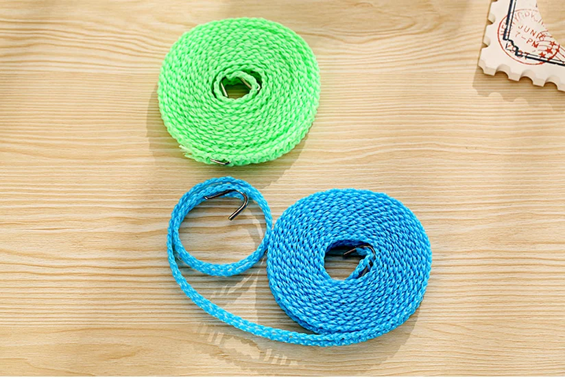 Clothes rope. Коврик из бельевой веревки. Сушки на веревке. Бельевая веревка с крючками. Одежда на веревке.