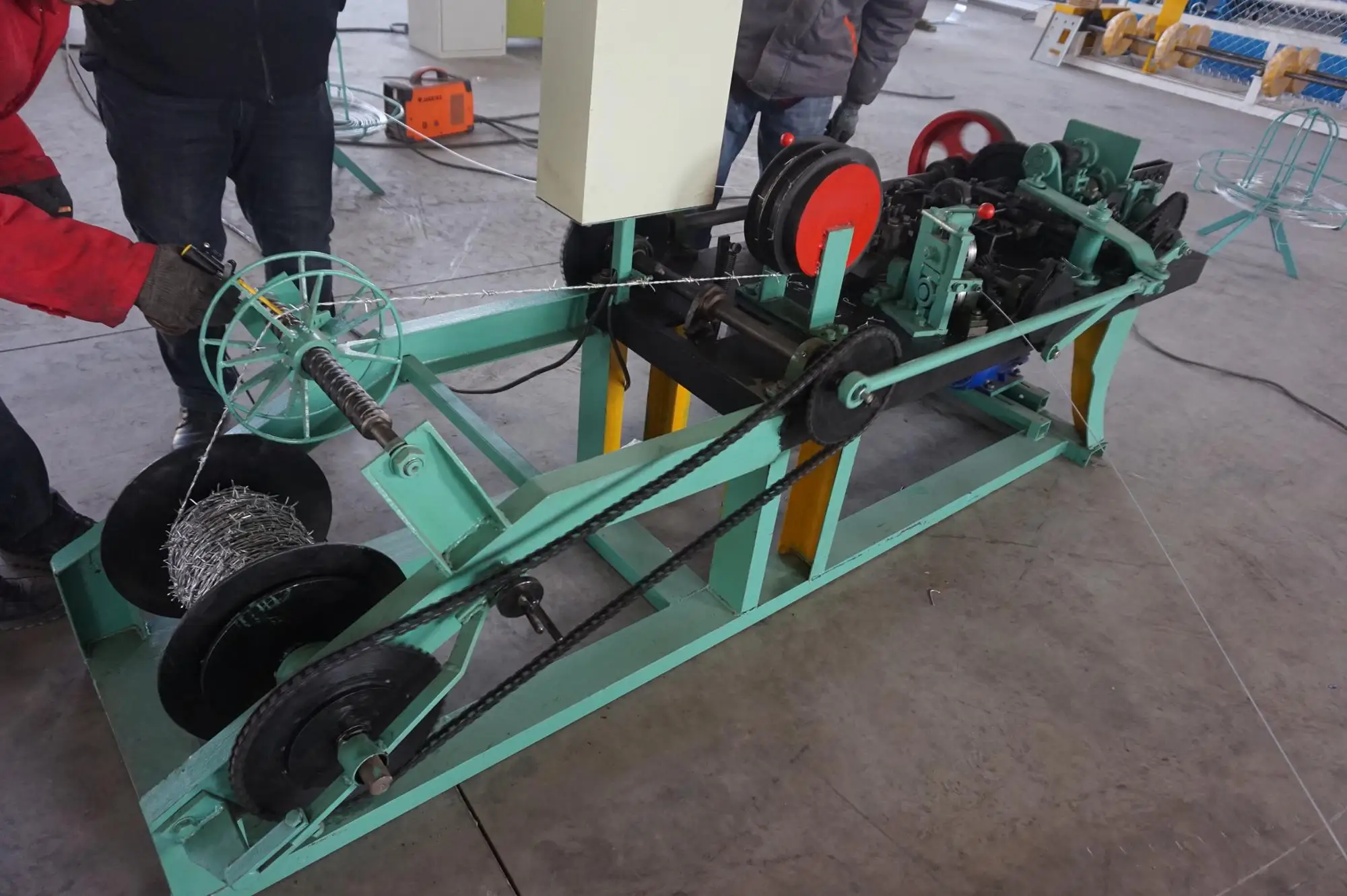 barbed wire machine 2.JPG