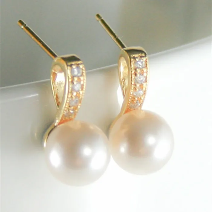 design of gold earrings & ear tops