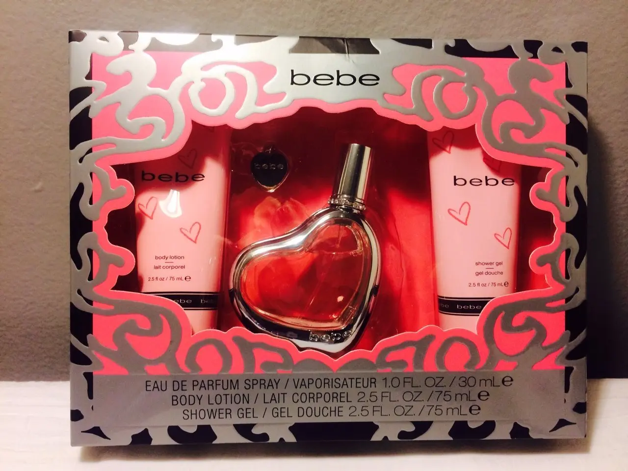 bebe Eau de Parfum Gift set : Eau de Parfum Spray 30ml/1.oz + Body Lotion 75ml/2.5oz +Shower Gel 75ml/2.5oz + Heart charm