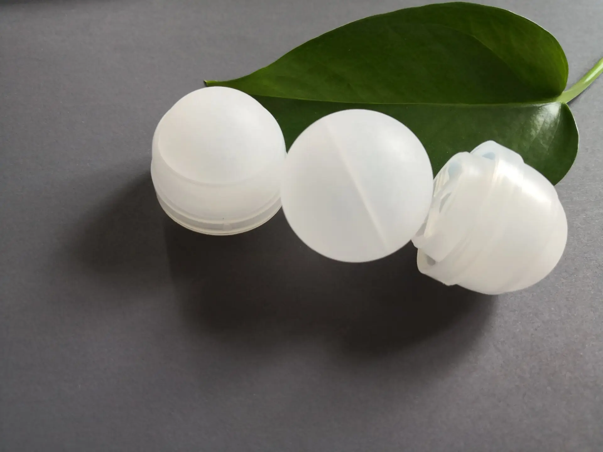 1 Inch Plastic Hollow Ball Deodorant Roll On Ball For Deodorant
