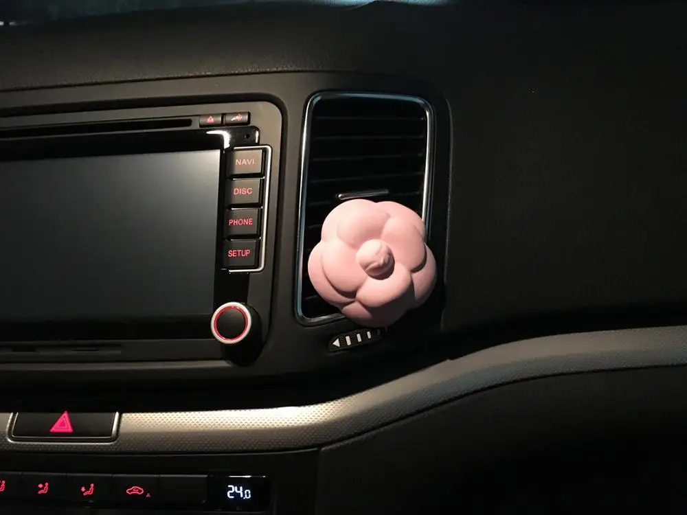 Lovely Flower Shape Flameless Car Air Freshener Auto Vent Clip Natural