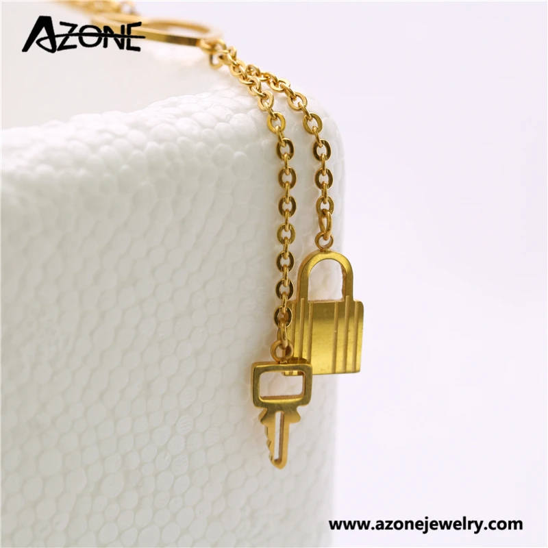 Dubai Design Love Heart Charm 18K Gold Hollow Necklace