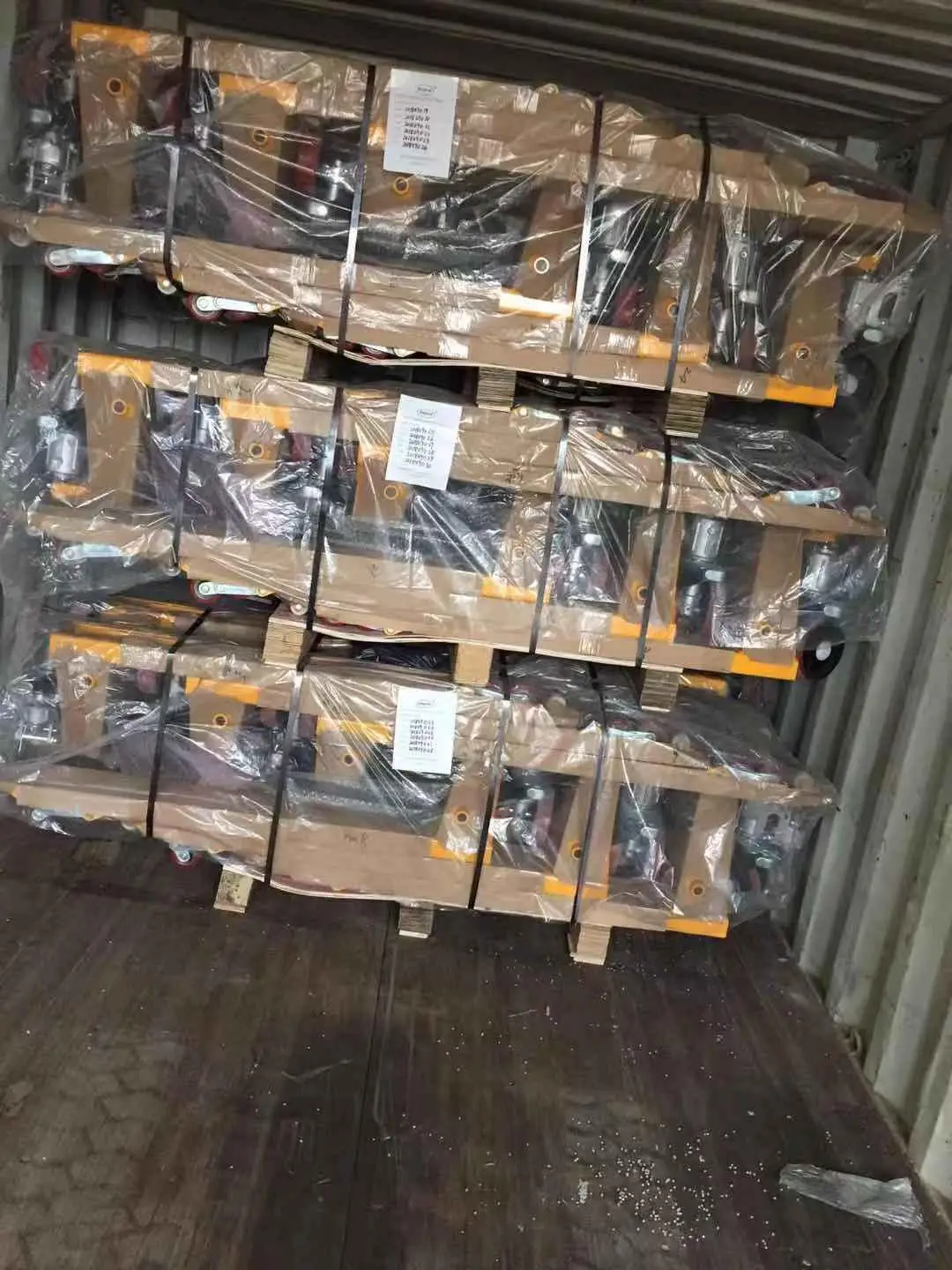 pallet truck in container.jpeg