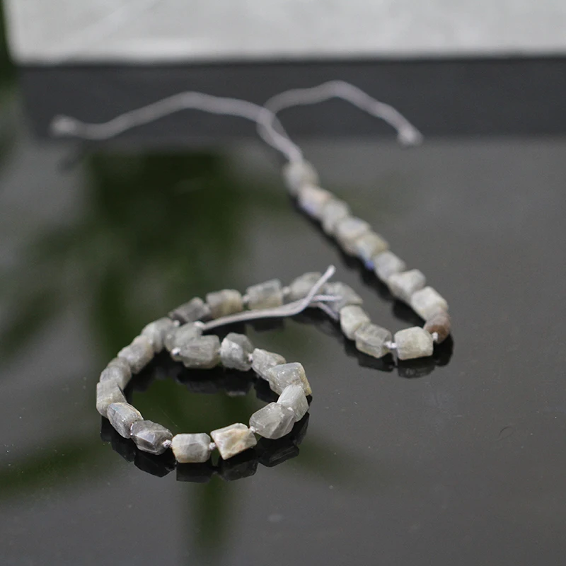 Precious stone beads
