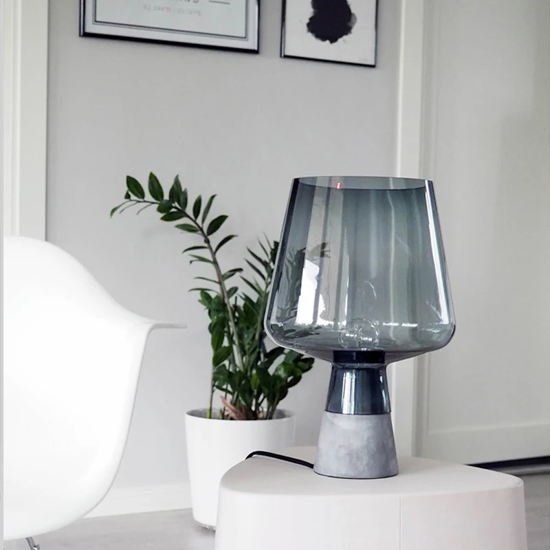 现代主义装饰水泥基地葡萄酒玻璃形状台灯为餐厅
