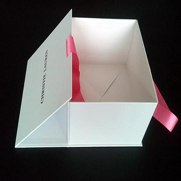 plain white folded boxes