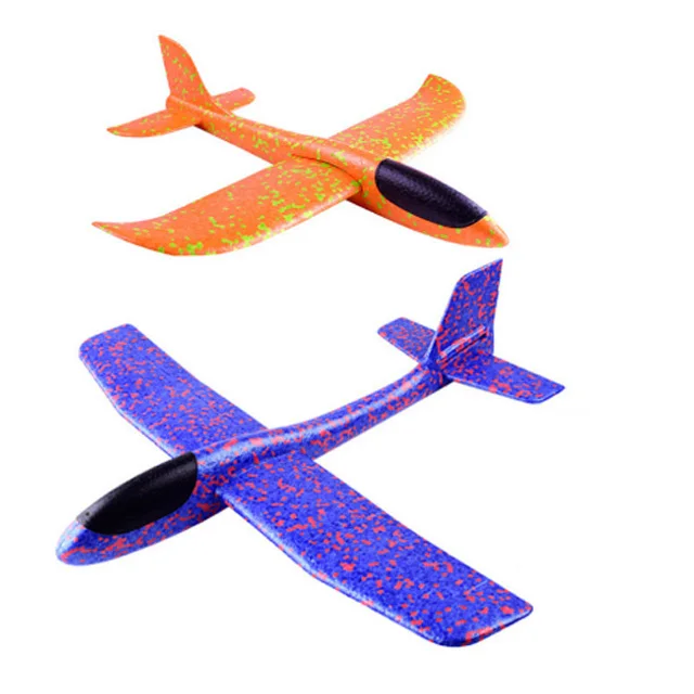 hand throwing glider