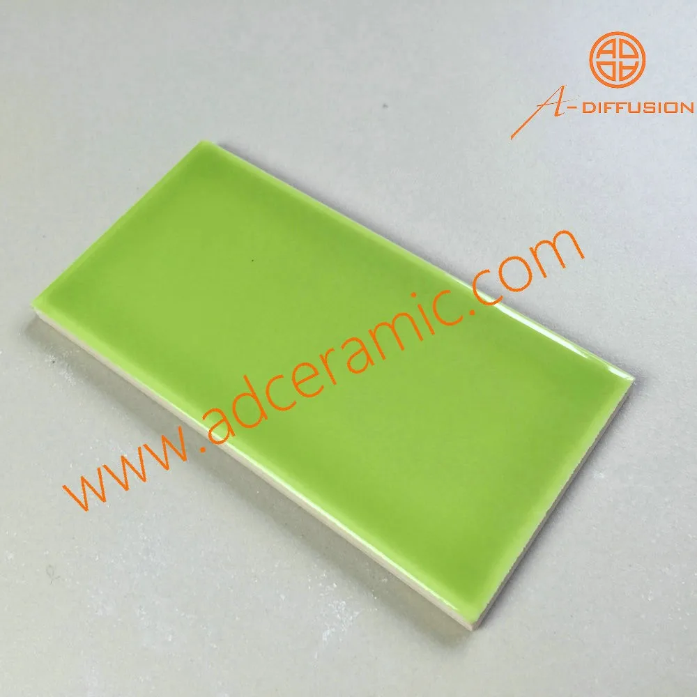 Hellgrüne Flache Glänzende Glasierte Badezimmer Keramik Wand Fliese