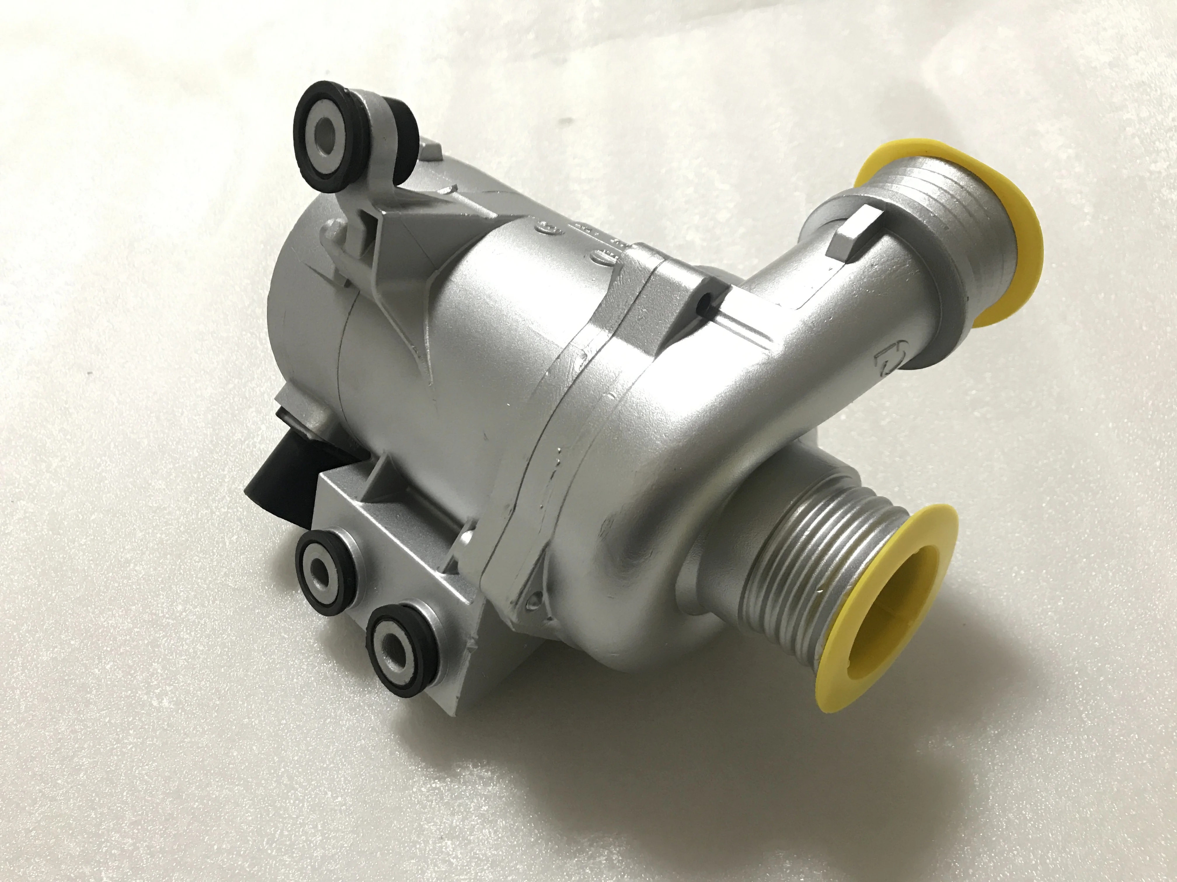 11517586925 Electronic Water Pump For Bmw E60 525li E90 N52 Passenger