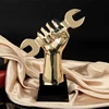 Unique hand model metal trophy crystal trophy award for engineer souvenir gift