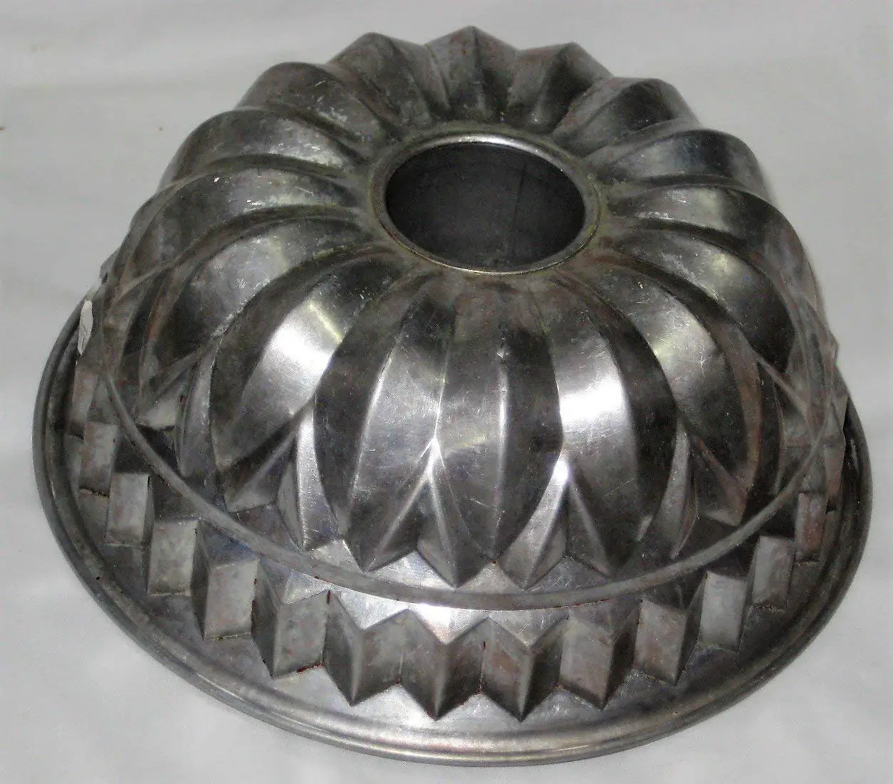 aluminum bundt cake pan