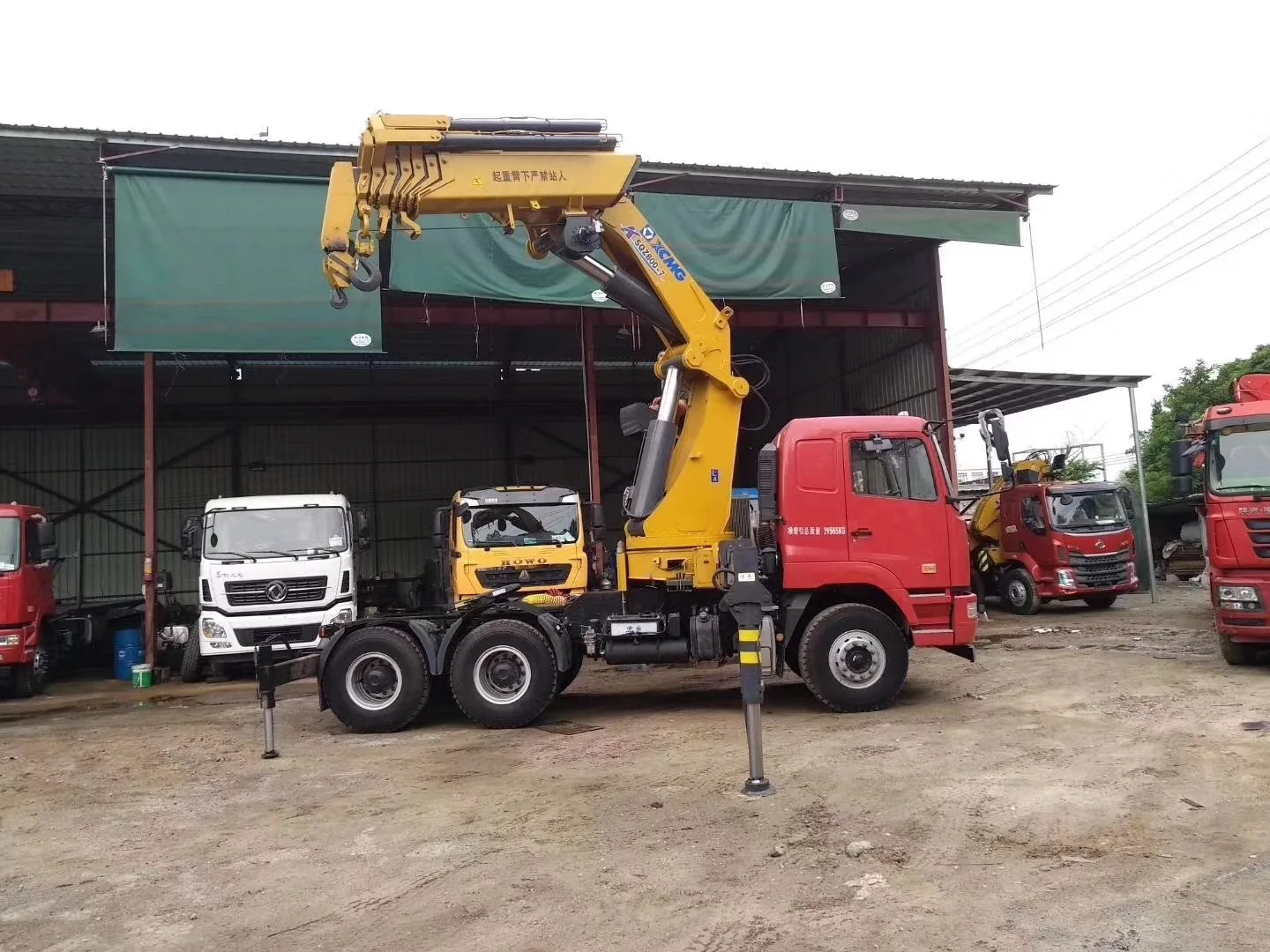 折叠臂卡车起重机 12t 起重能力折叠臂卡车与起重机