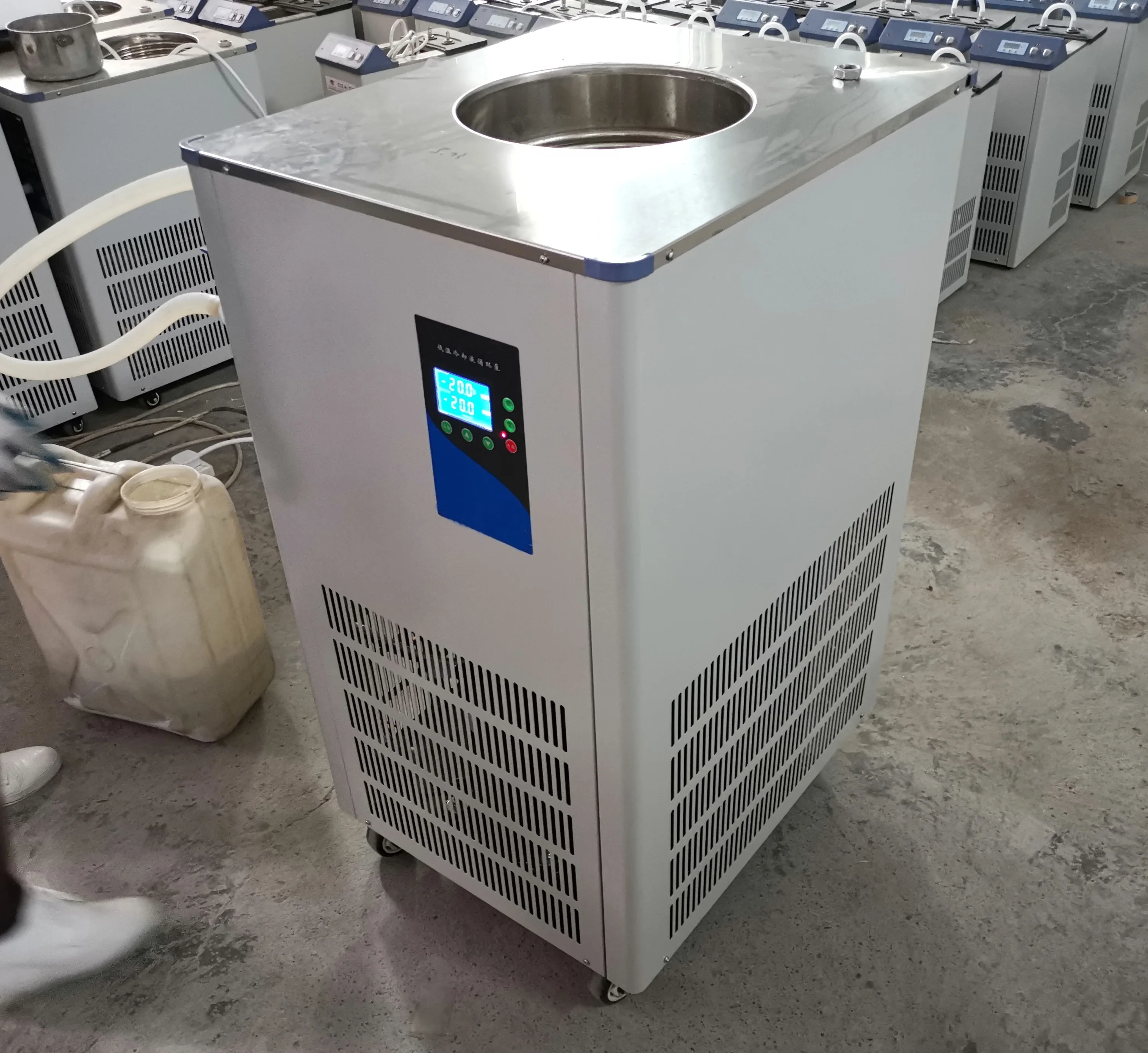 Ultra-low temperature water chiller