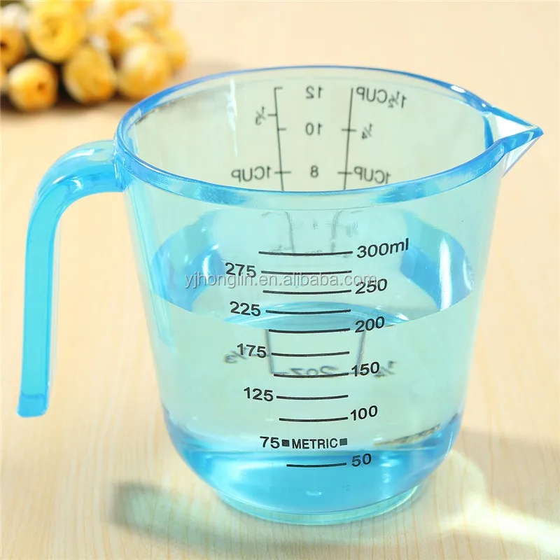 Мерный стакан это сколько. Мерный стакан с водой. Мерный стаканчик с водой. 200 Мл воды. 150–-300 Мл воды.