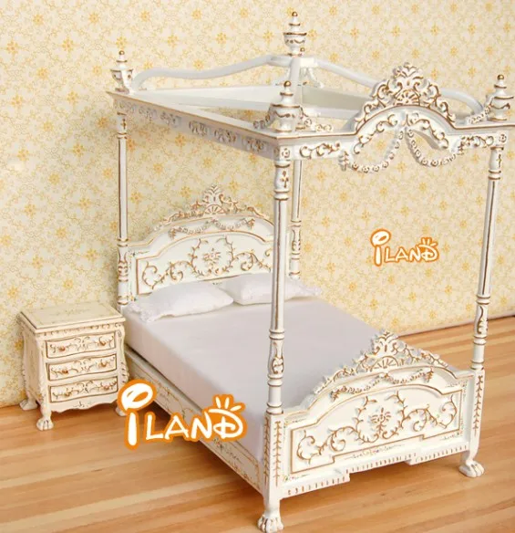 dollhouse canopy bed