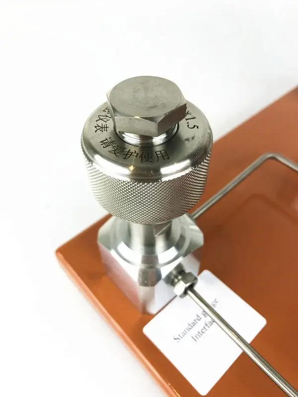 Pressure calibrator/pressure calibration hand pump