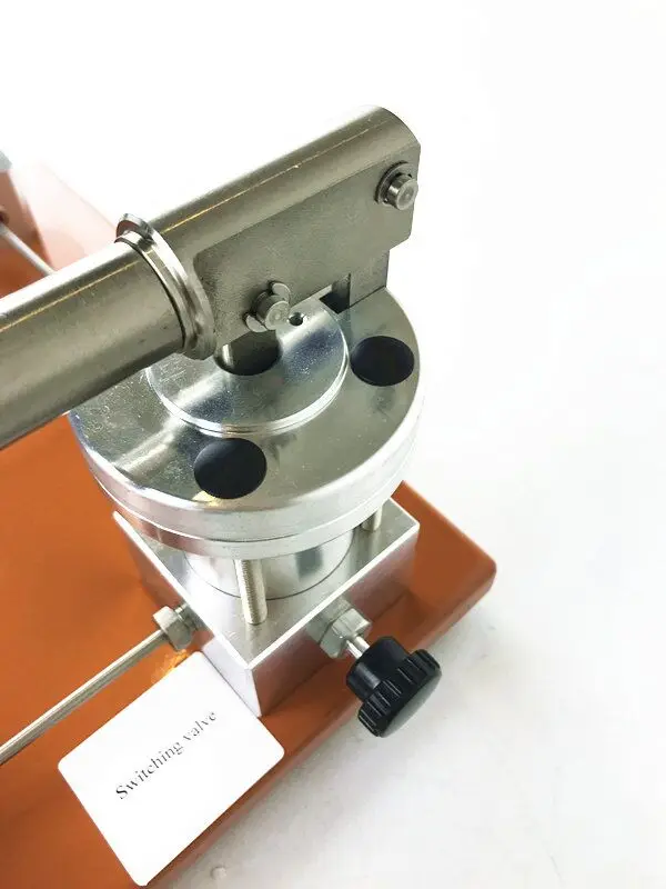 Pressure calibrator/pressure calibration hand pump