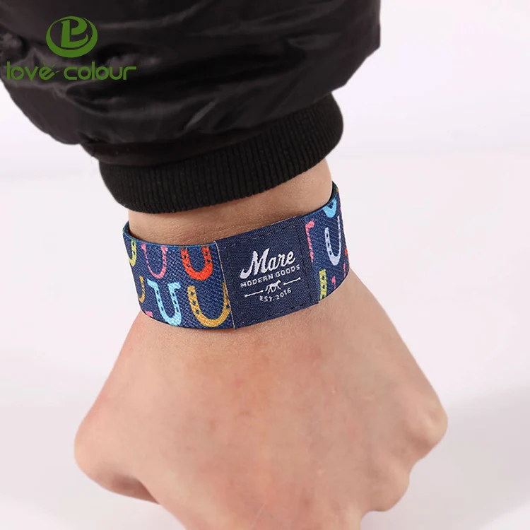 elastic wrist band (17)