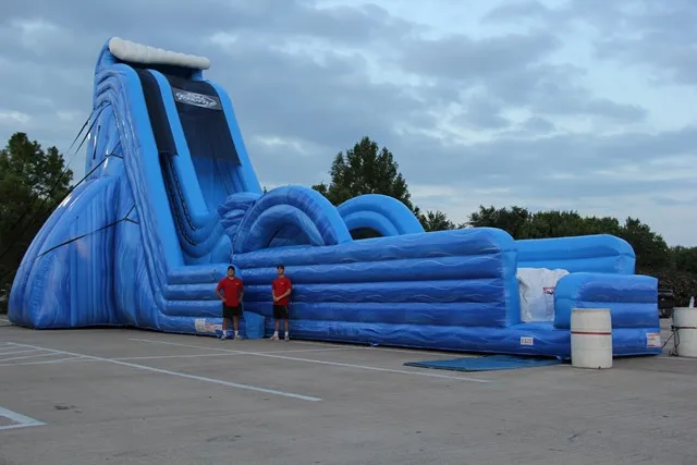 giant-inflatable-water-slide-pic1