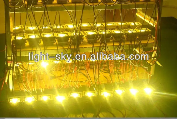 10w led flood light in test.jpg