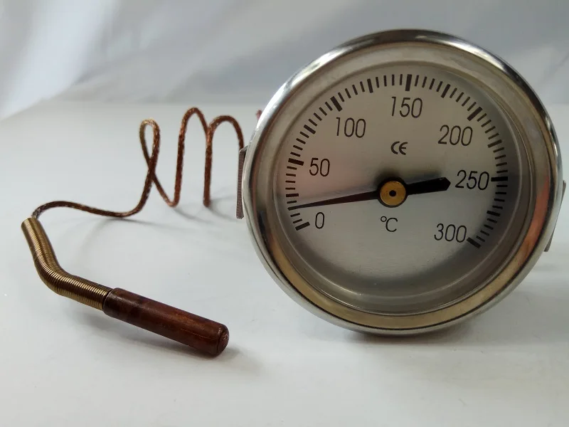 咖啡咖啡，用温度计和温度计测量