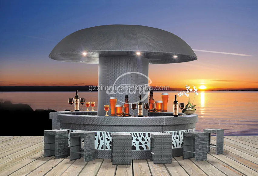 Circular outdoor bar