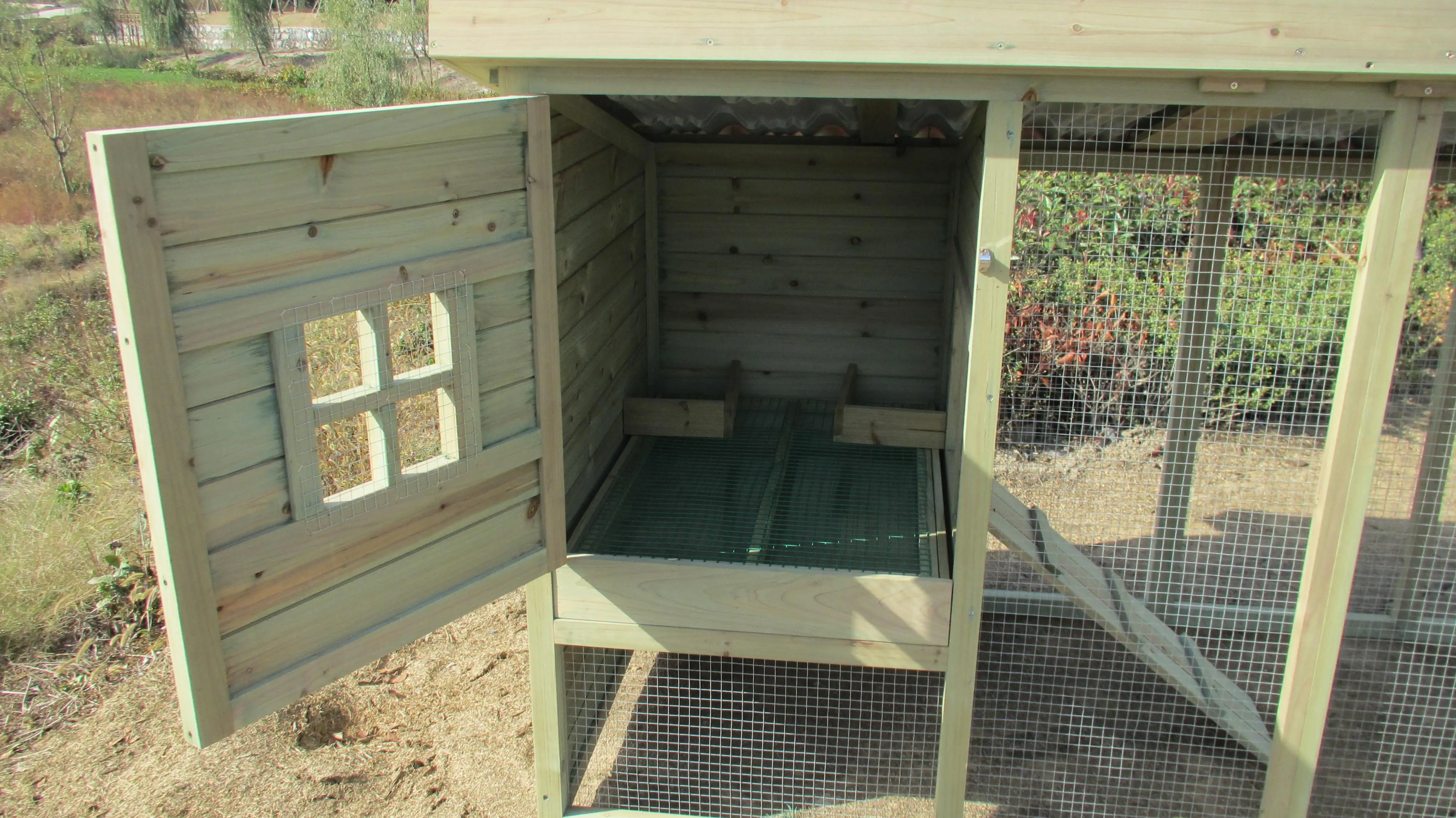 Large Outdoor Wooden Chicken Coop - HTB1JnDODUGF3KVjSZFoq6zmpFXaX