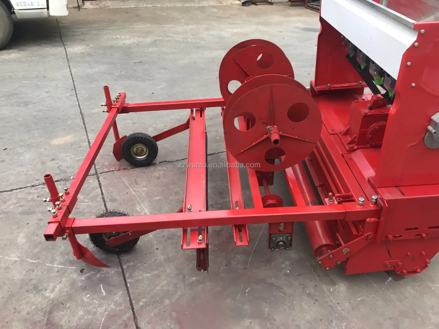 Plastic Mulch Laying Machine / Plastic Mulch Layer Machine / Plastic