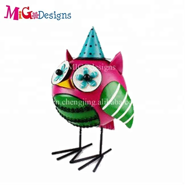 MG37130266 bird sculptures