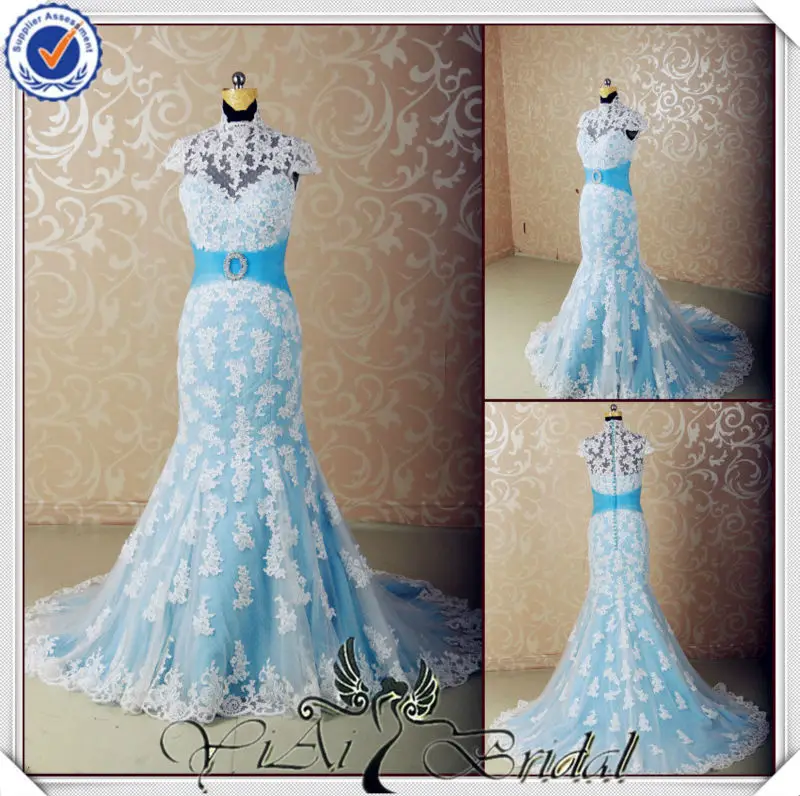 vestido de noiva com detalhes azul