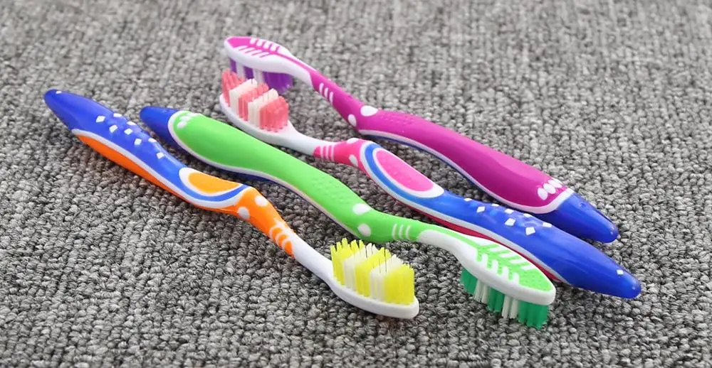 High Quality Medium Nylon Bristle And Classic Design Adult Toothbrush