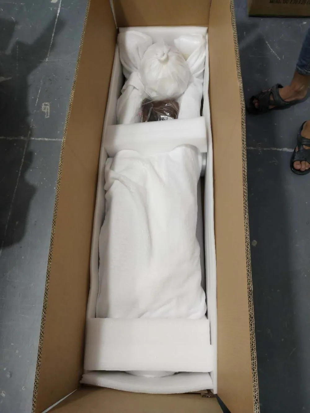 包装和运输 一个娃娃一个纸箱.定制包装接受.快递,空运或海运.
