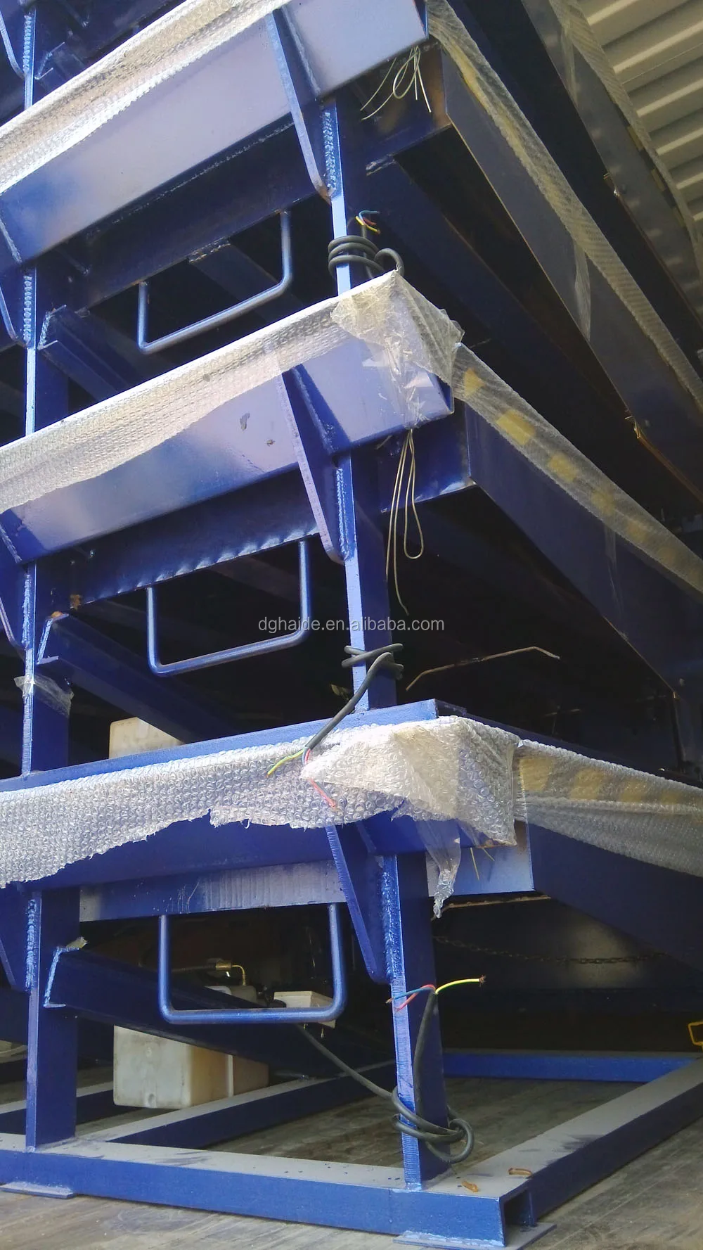 hydraulic dock leveller