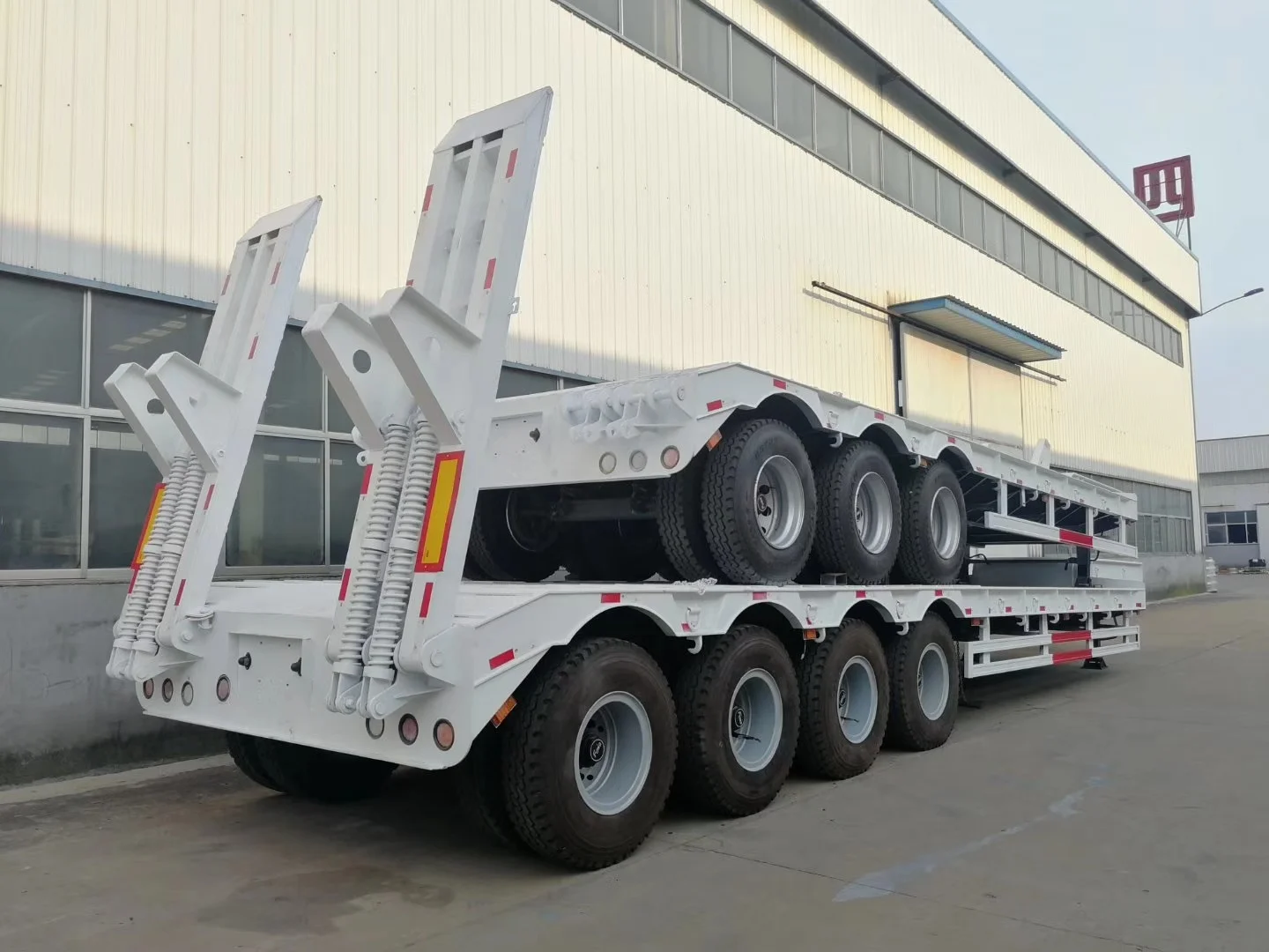 China liangshan manufacturer 3 axles 60T lowbed Lowboy low loader drop deck truck trailer / hydraulic low bed trailer