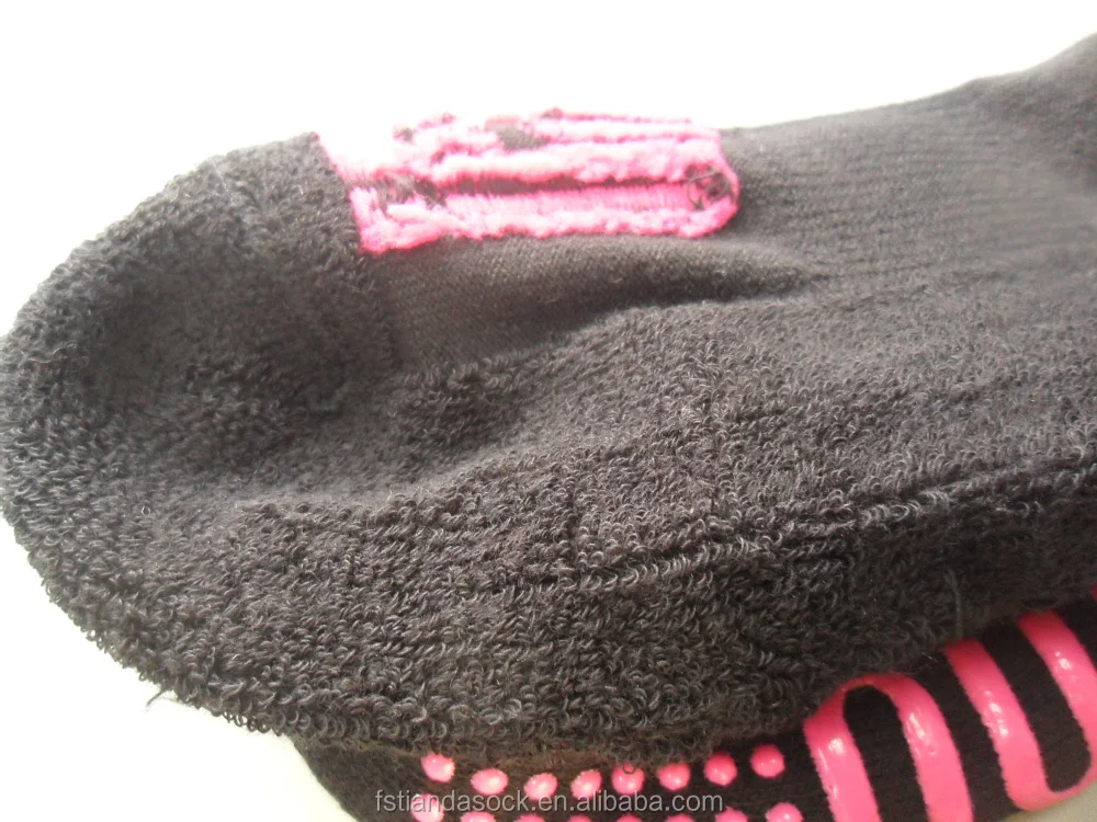 Customized Logo Brand Cotton Anti Slip Grippy Sock Pvc Grips Bottom Non Slip Ankle Sock Anti