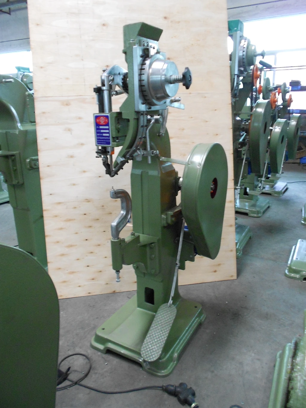 Cd Ice Skate Riveting Machine For Skateboard Shoe Buckle Buy Riveting