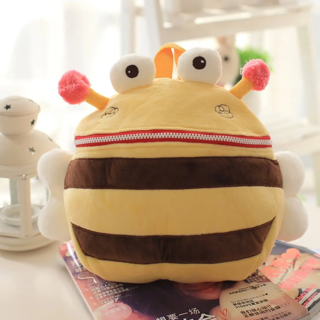 HIGOGOGO New!Cute Fish Beetle Frog Bee Crab Pattern Plush Kindergarten Schoolbag,Kids Snack Bag, Kids Cartoon Backpack Satchel School Bag (Bee)